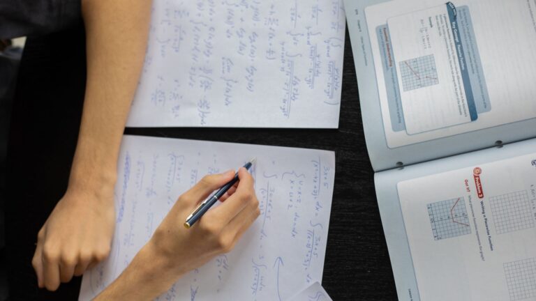 Comment simplifier une fraction pour obtenir sa forme irréductible ?