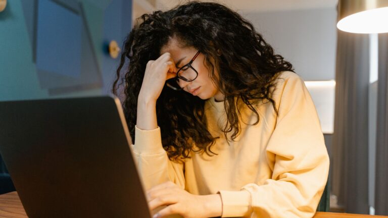 Burnout : est-il reconnu comme maladie professionnelle et tes droits ?