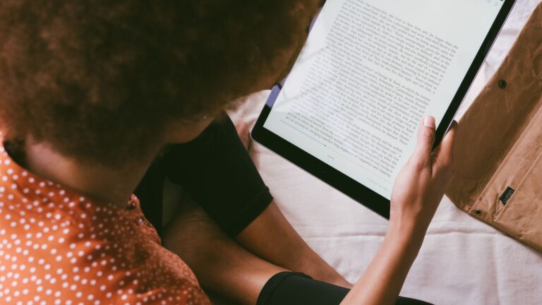 Bookys : que vaut ce site d’ebooks et quels sont les risques ?