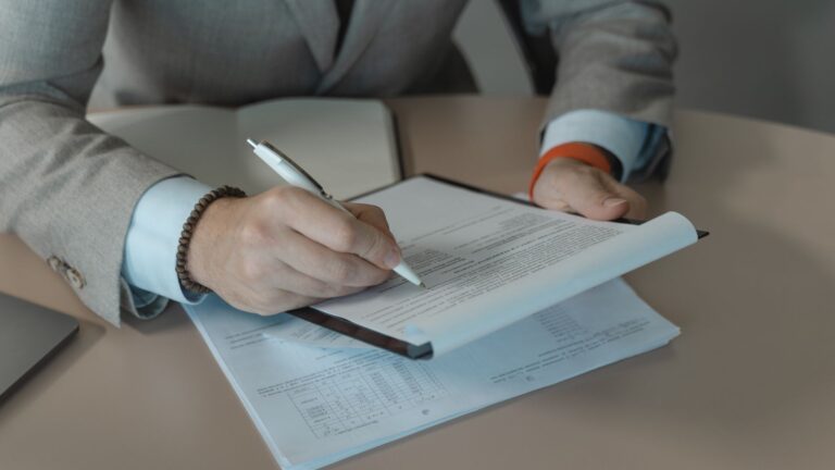Fermer son auto-entreprise : les étapes, documents et erreurs à éviter